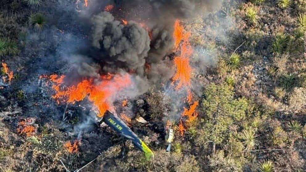 Cae helicóptero durante combate de incendio forestal en Sierra de Arteaga, Coahuila
