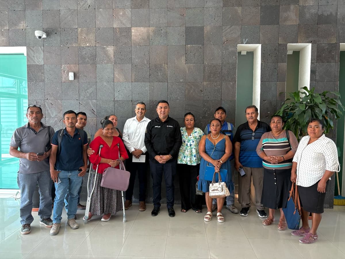 El Ayuntamiento de Playa del Carmen y la CFE atienden peticiones de la comunidad Torres de La Paz