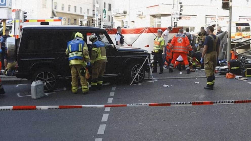 Video: Sujeto atropella al menos a ocho personas en Stuttgart, Alemania