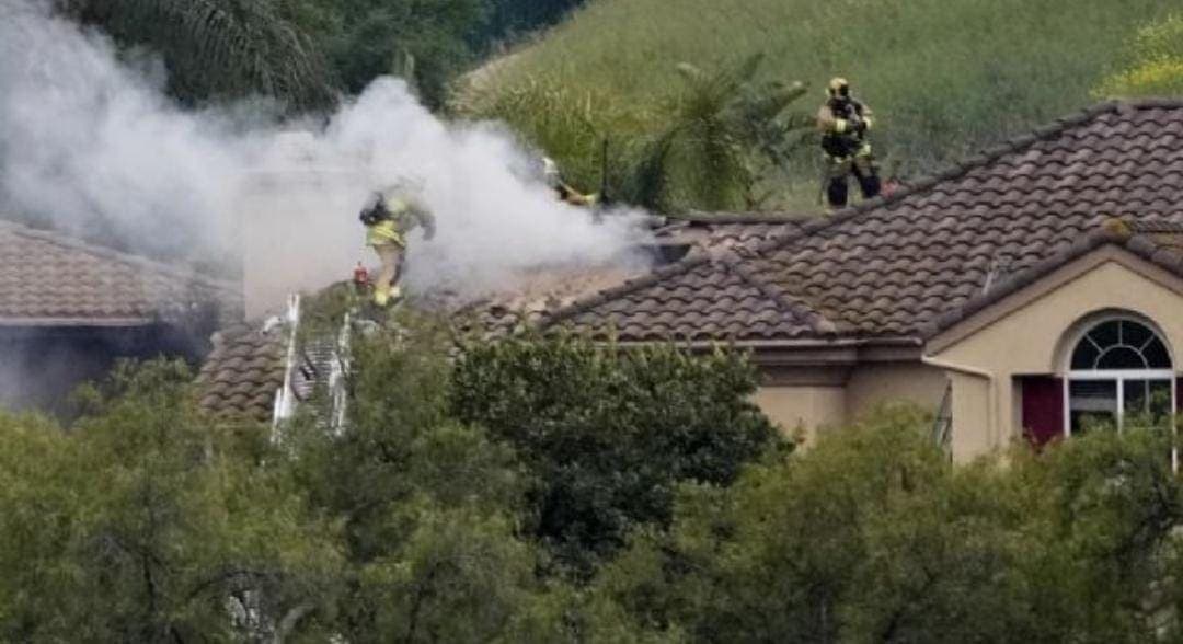 Fallecen dos personas y un perro tras la caída de una avioneta en Los Ángeles, California