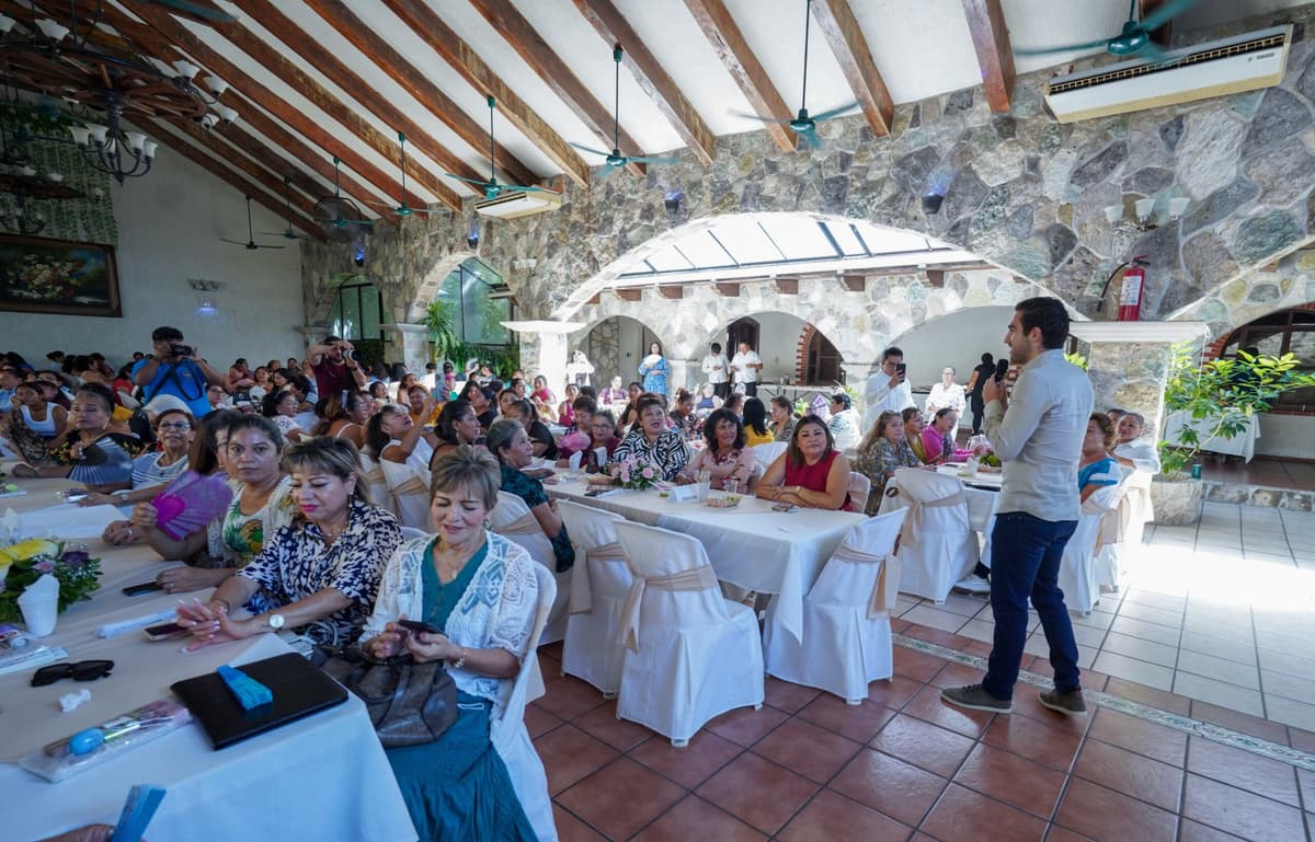 Celebran Gino Segura, Jimena Lasa y Eric Arcila a madres trabajadoras de la CTM