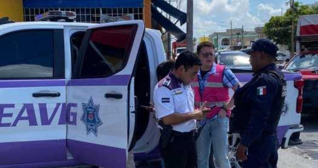 Resguardan a menor de dos años que dormía afuera de un Oxxo en Cancún