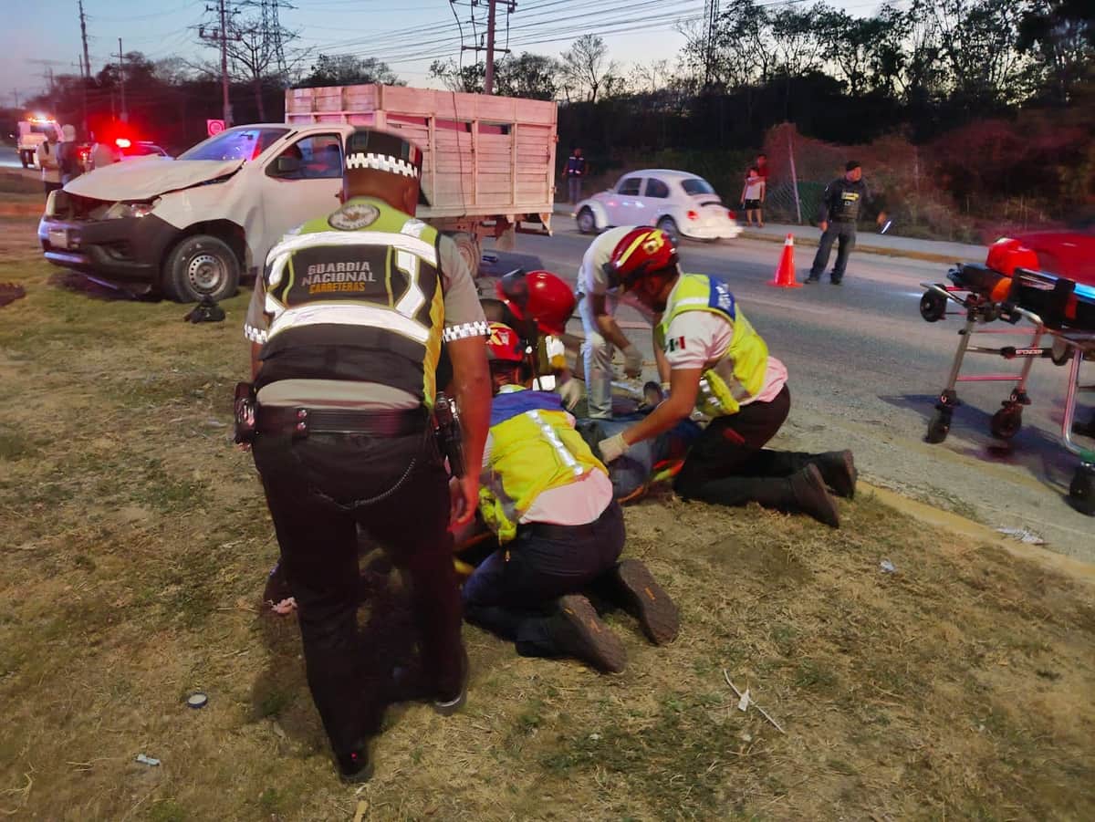 Gobierno de Estefanía Mercado coordina atención a fuerte accidente en la carretera Cancún–Playa del Carmen con saldo de 15 lesionados