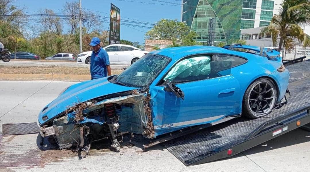Mecánico se accidenta a bordo de un Porsche de 4 mdp en Cancún