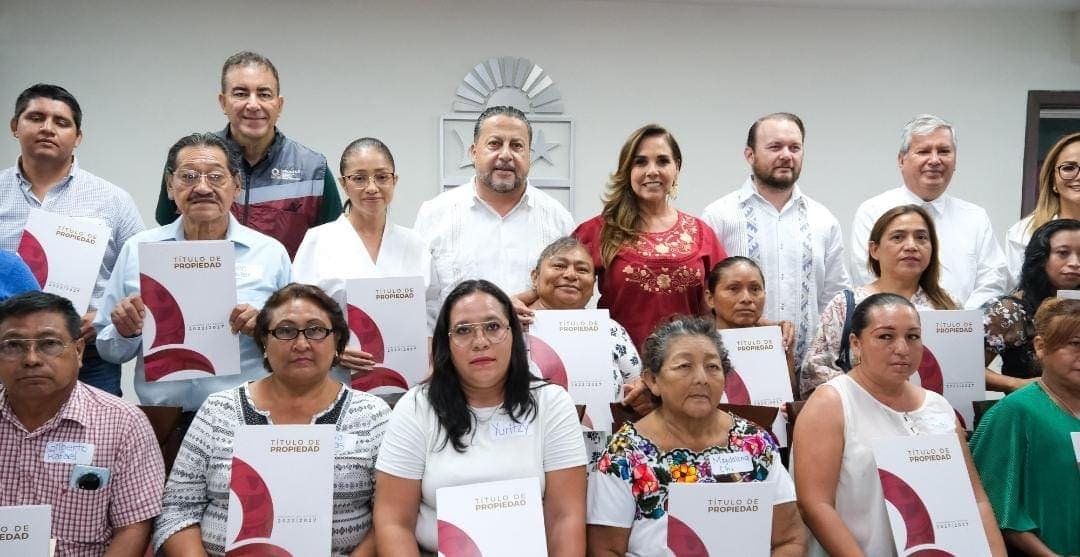 Con entrega de títulos, Mara Lezama da seguridad y certeza jurídica a 32 familias de Chetumal y al patrimonio municipal