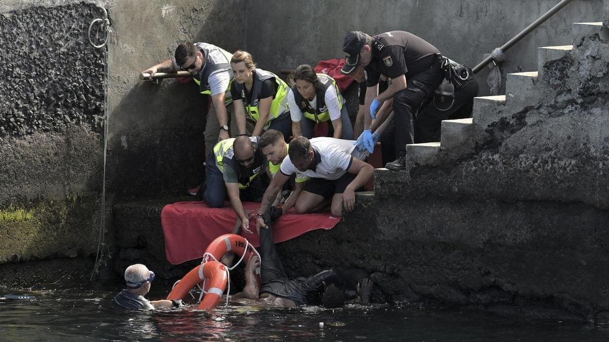 Video: Mueren siete personas al volcarse embarcación de migrantes en España, incluidos tres menores
