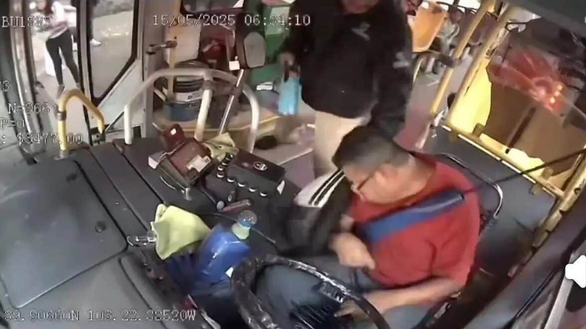 Video: Pasajero golpea a chofer con un termo metálico y lo deja inconsciente en Guadalajara