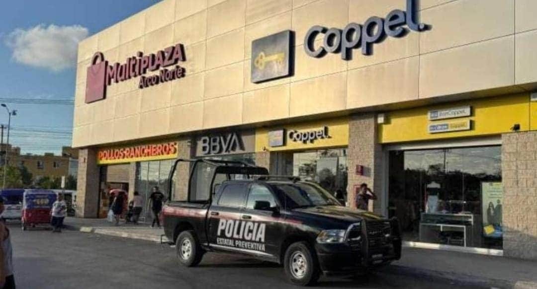Sujetos armados roban la sucursal de Coppel en la Multiplaza Arco Norte de Cancún