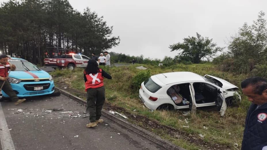 Taxista provoca accidente en Puebla; hay una mujer muerta y cuatro heridos