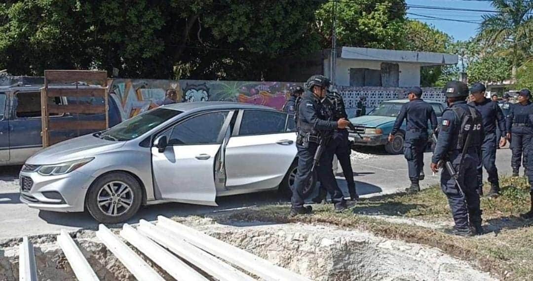 Rescatan a dos secuestrados y asesinan a un plagiario en Chetumal; hay tres policías lesionados