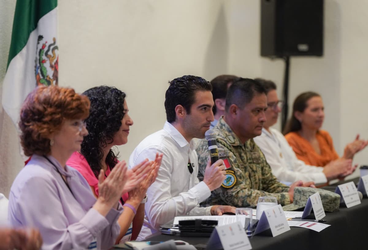 Gino Segura inaugura foro empresarial en Cozumel