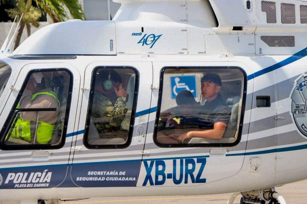 Helicóptero del Gobierno de Estefanía Mercado rescata a dos personas frente a las costas de Punta Allen