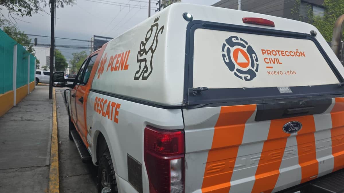 Alumna pierde un dedo tras quedar atrapada en la puerta del salón en Nuevo León