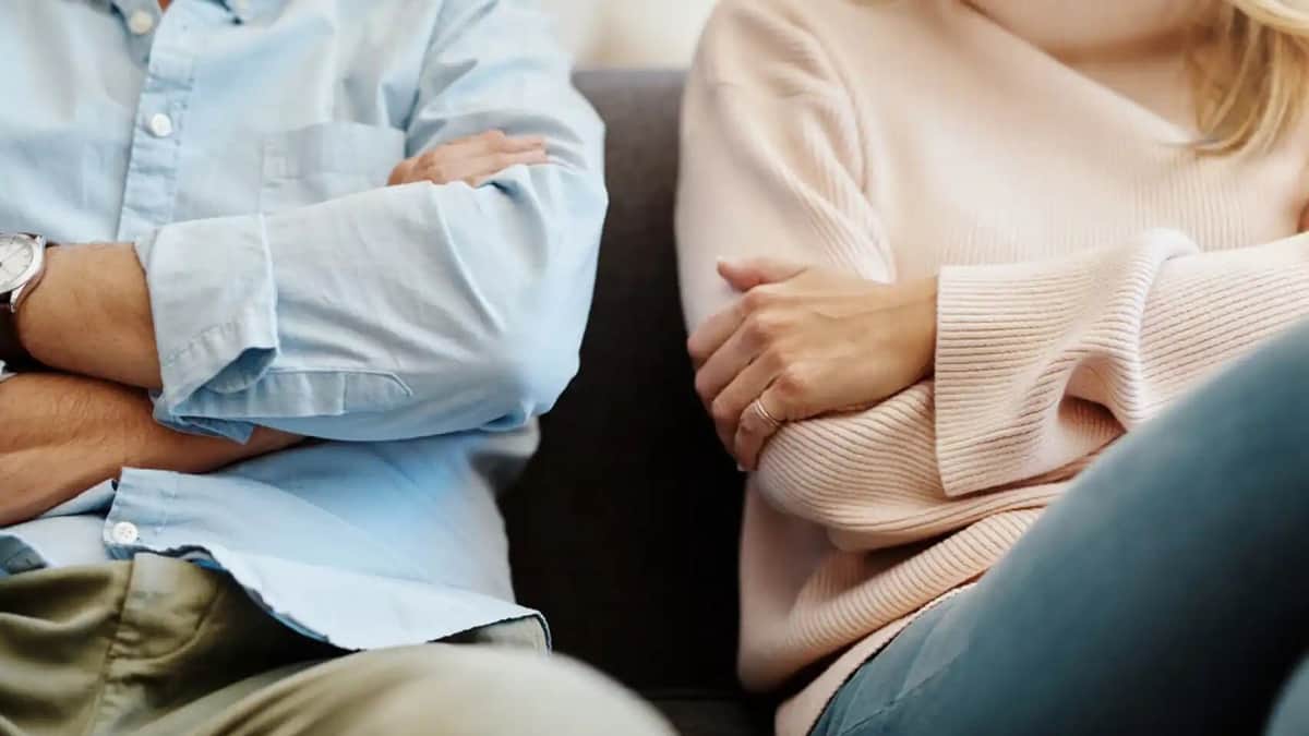 Video: Mujer se desnuda en plena vía pública al encontrar a su pareja con otra mujer en Guayaquil, Ecuador