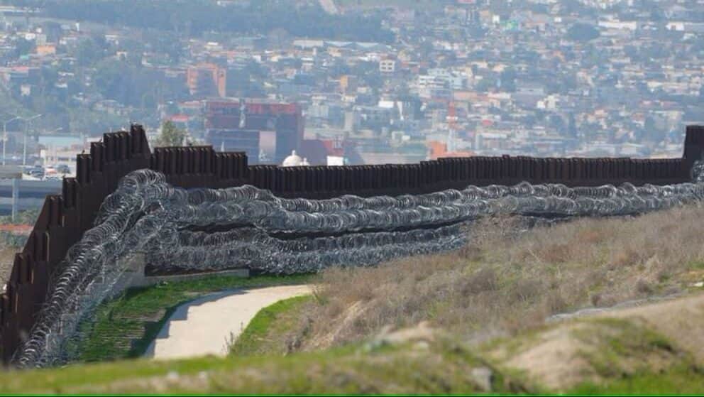 Donald Trump aprueba más de 300 mdd para continuar construcción del muro fronterizo con México