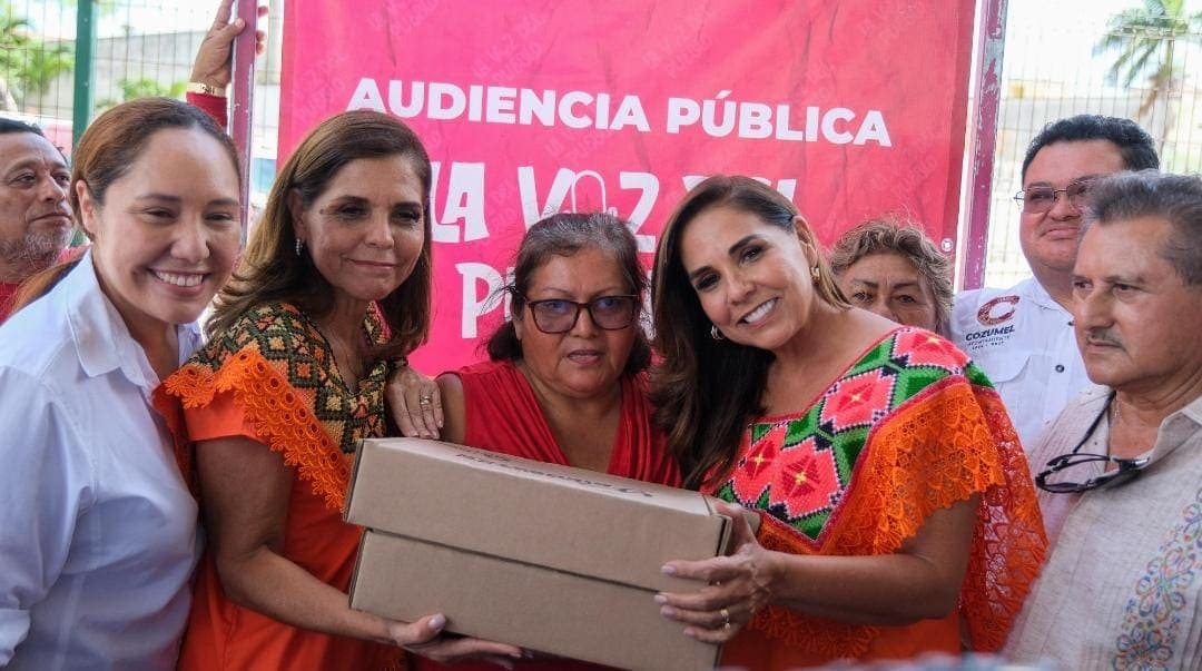 Mara Lezama atiende y responde de inmediato a gente de Cozumel en audiencia "La Voz del Pueblo"