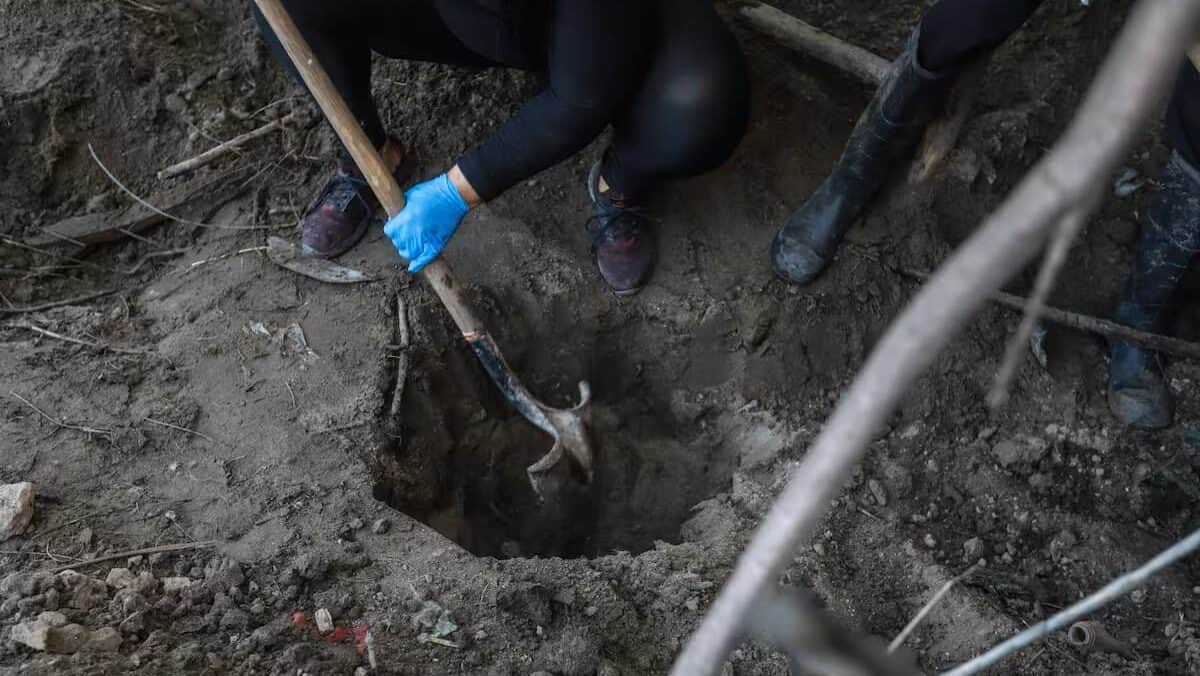 Localizan más de 160 bolsas con restos humanos en fosa clandestina en Zapopan, Jalisco