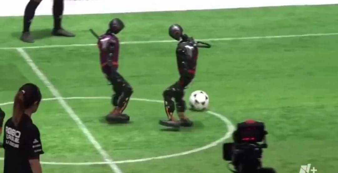 Video: China realiza torneo de futbol de robots humanoides con IA
