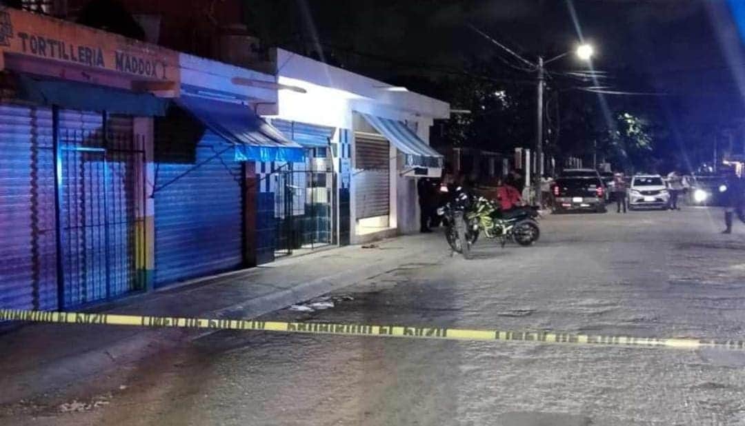 Más violencia; disparan contra dos personas en una barbería de Cancún