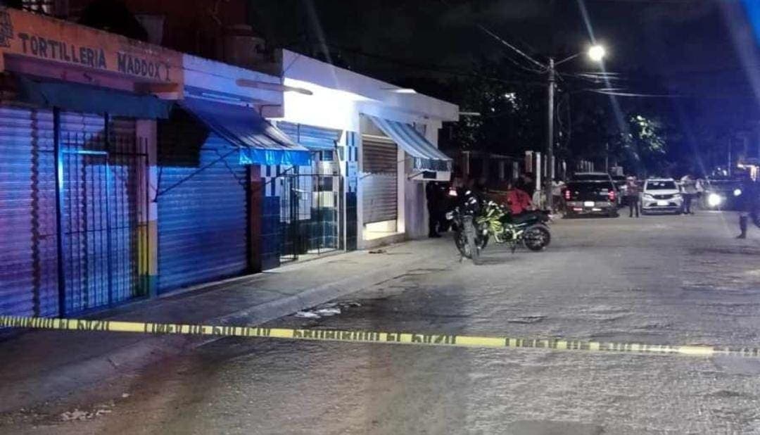 Más violencia; disparan contra dos personas en una barbería de Cancún