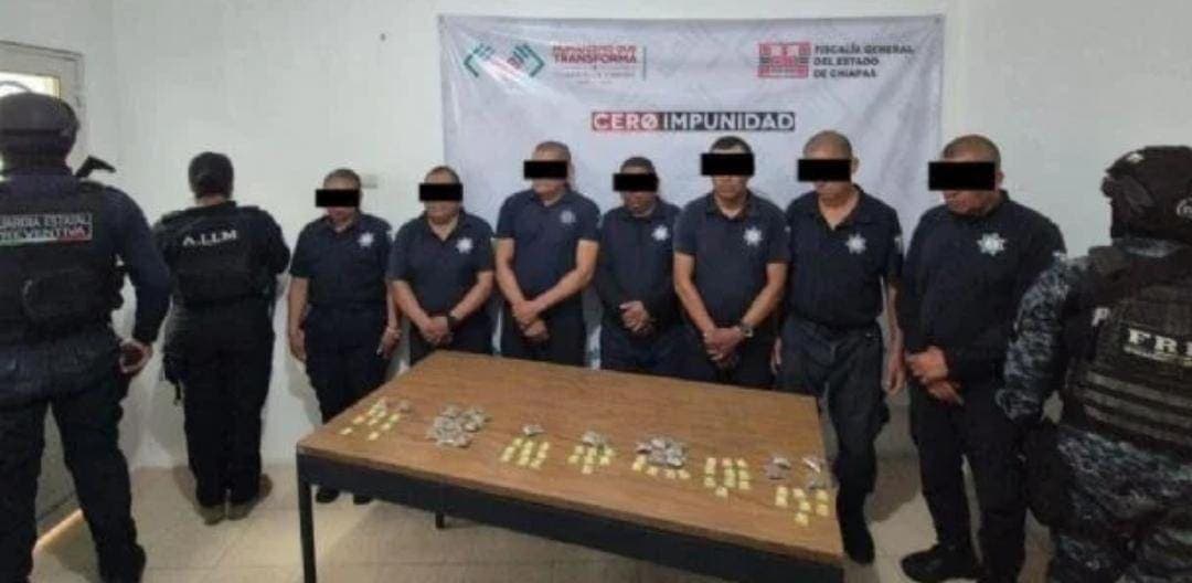 Detienen a policías de Frontera Comalapa, Chiapas acusados de vender droga