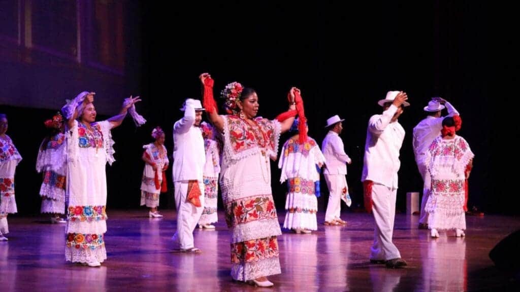 En Playa del Carmen la cultura es un derecho; danza y flamenco engalanan fin de talleres en el Teatro de la Ciudad