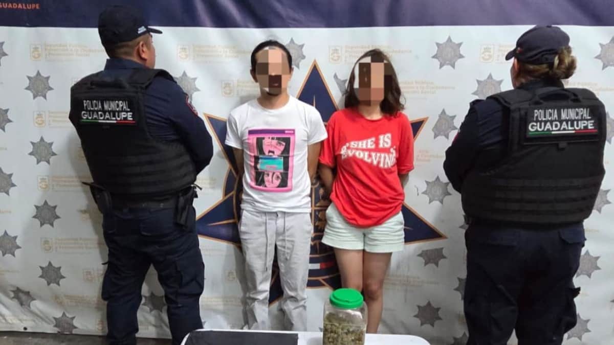 Detienen a pareja que transportaba droga y viajaba con su bebé de un año en Guadalupe, Nuevo León