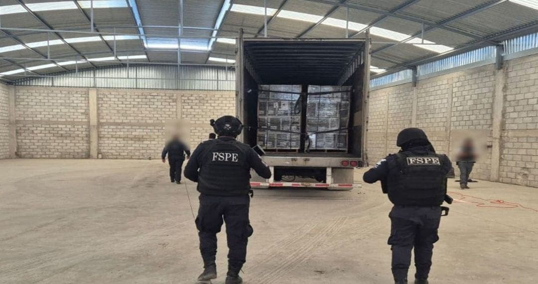 Encuentran tráiler con nueve mil botellas de tequila de alta gama en Guanajuato