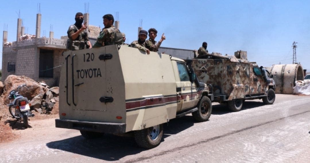 Siria retira tropas de zona drusa tras bombardeos israelíes en Damasco; mueren tres personas