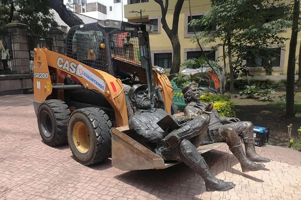 Retiran estatuas de Fidel Castro y el Che Guevara de la alcaldía Cuauhtémoc, en Cdmx