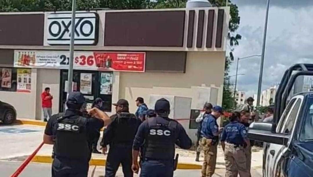 Más violencia; disparan contra un sujeto dentro de un Oxxo en Tulum