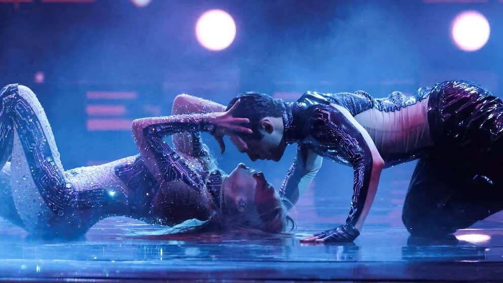 Video: Desata polémica Jennifer López por erótico baile en concierto en Tenerife, España