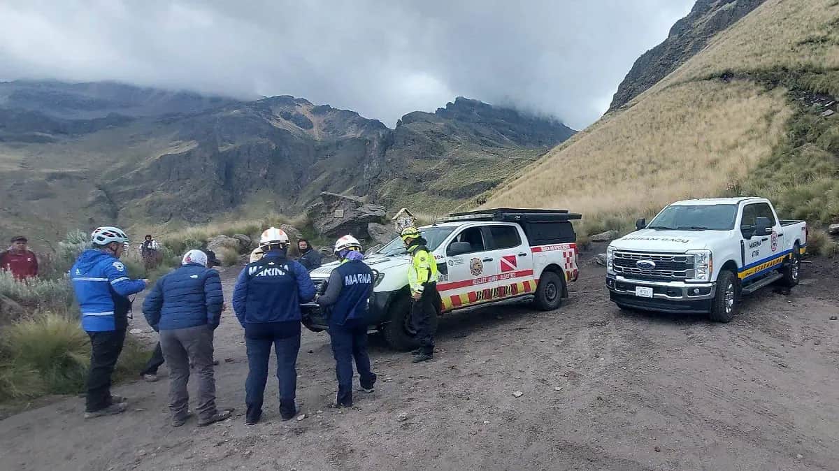 Video: Localizan con vida a senderistas extraviados en el volcán Iztaccíhuatl, en Edomex