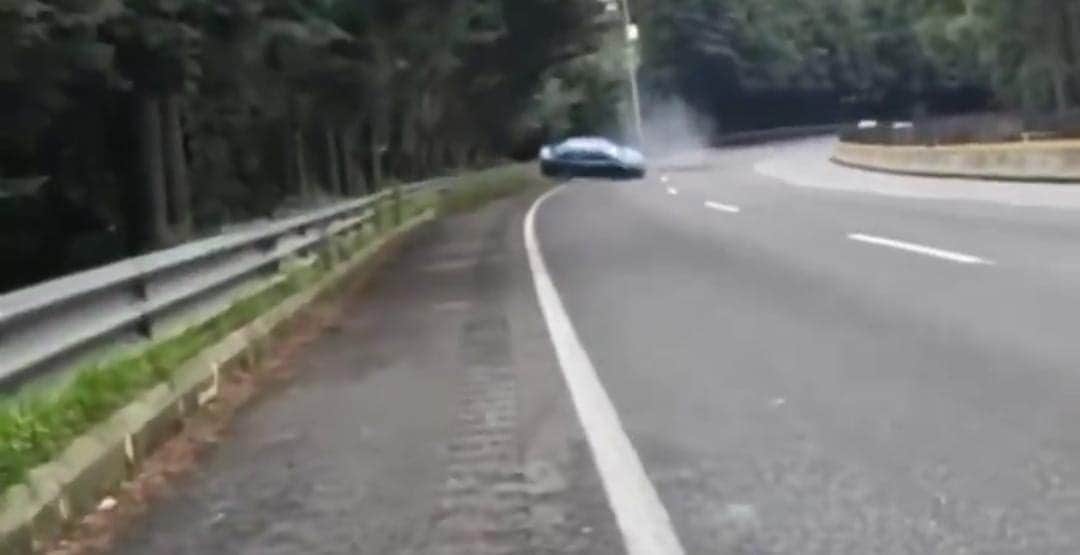 Video: Fallece conductor tras salir disparado de su auto en la México-Cuernavaca