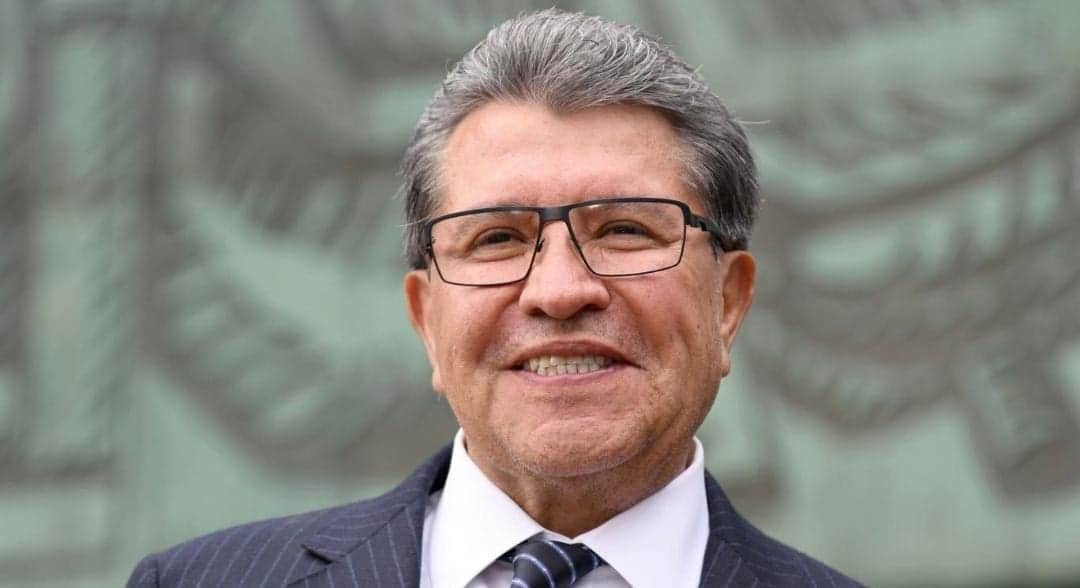 Tras ser criticado por su viaje a Europa, Ricardo Monreal apoya propuesta para eliminar diputados pluris