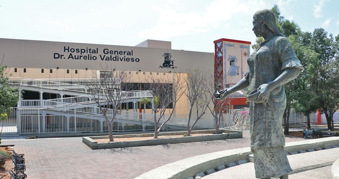 Suspenden alimentación al personal de un hospital general en Oaxaca por falta de víveres