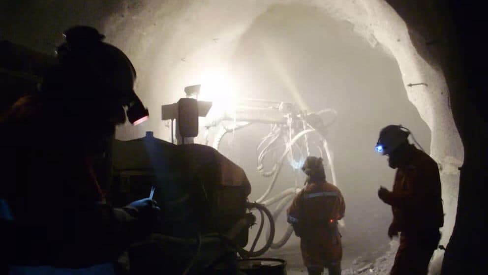 Muere trabajador y otros cinco quedan atrapados en una mina tras derrumbe por sismo en Chile
