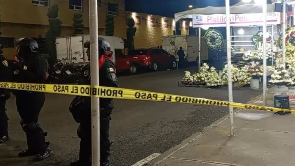 Ejecutan a tres sujetos mientras bebían en plena calle de la alcaldía Cuauhtémoc, CDMX