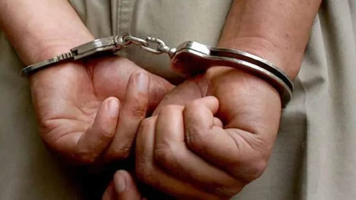 Adulto mayor es arrestado por presuntamente envenenar a ocho menores en Reino Unido