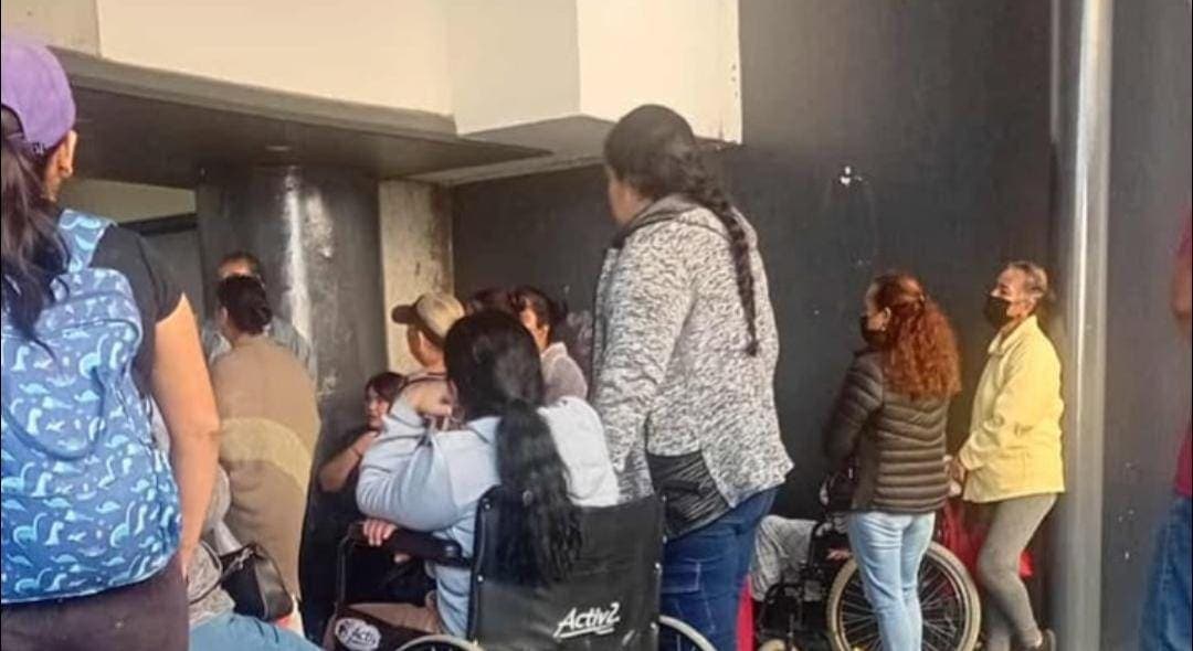 Video: Pacientes llevan 18 horas esperando ser atendidos en Hospital Civil de Guadalajara, Jalisco