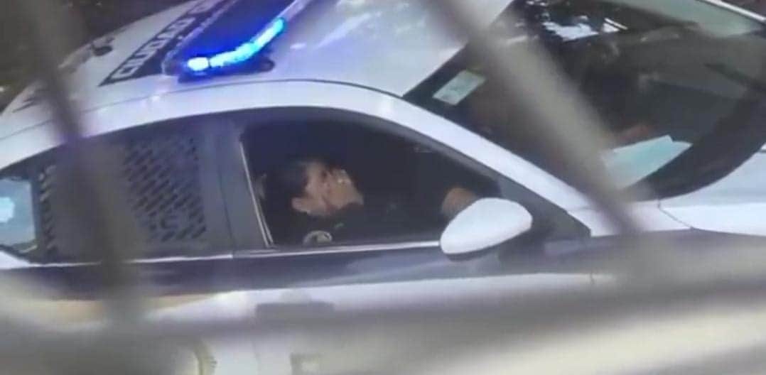 Video: Captan a policías de Cdmx teniendo relaciones a bordo de una patrulla