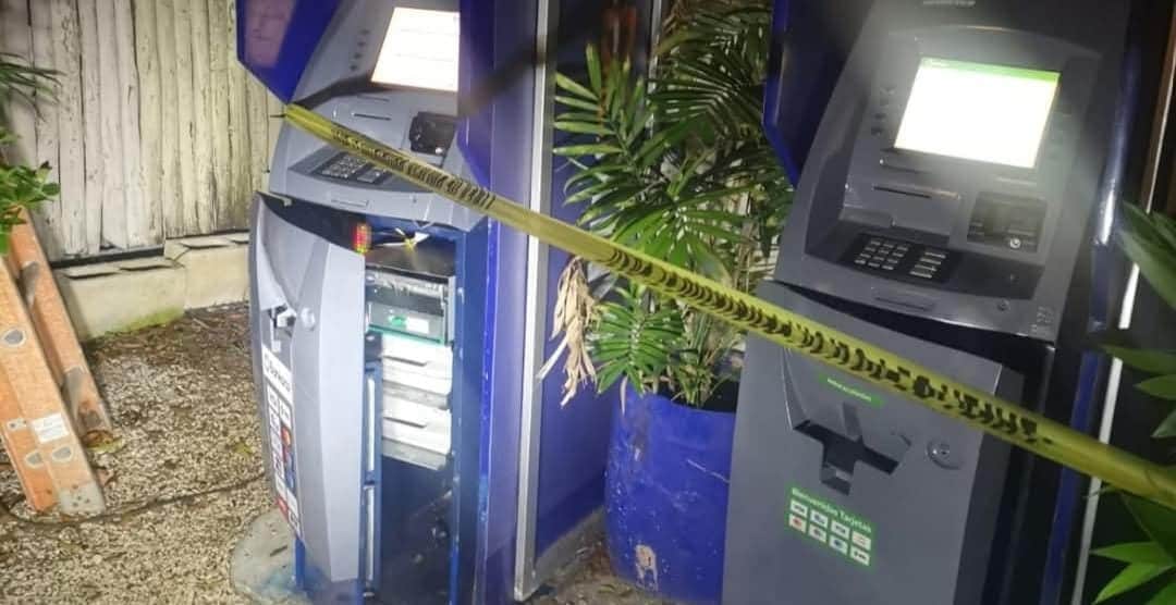 Roban dinero de cajeros automáticos en marina de Puerto Aventuras