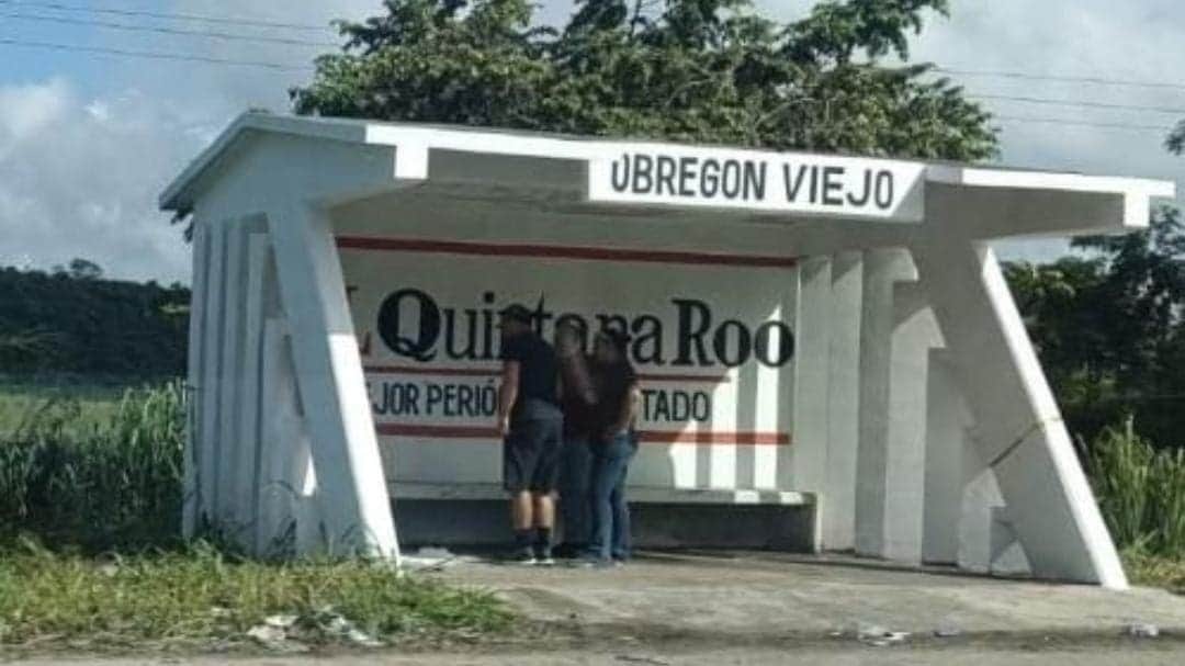 Arrojan un cuerpo con signos de violencia en un paradero en Álvaro Obregón, localidad de Chetumal