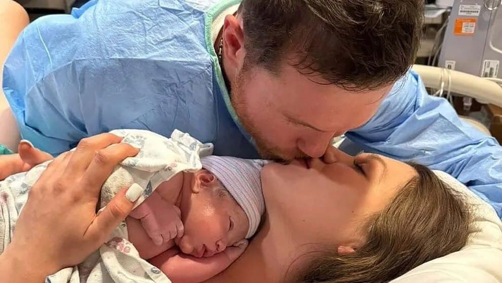 Anuncia Canelo Álvarez el nacimiento de su quinta hija Eva Victoria