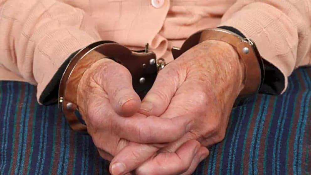 Detienen a adulto mayor por acoso sexual a una joven en un viaje en autobús de Edomex a Jalisco