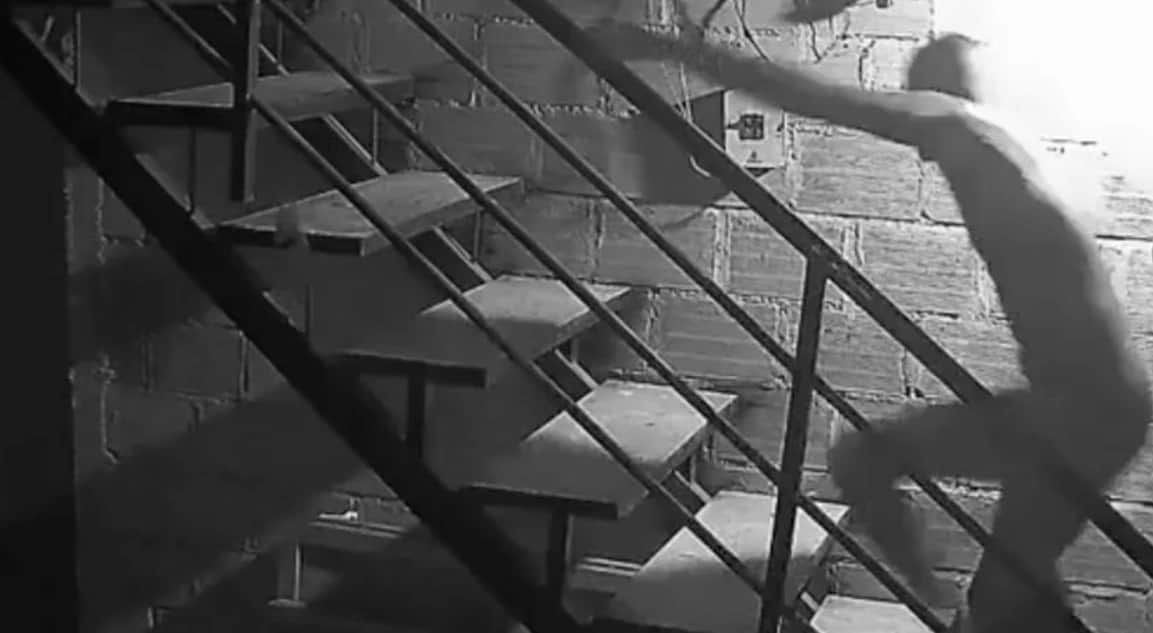 Video: Sujeto arrastra del cabello a una mujer en Colombia