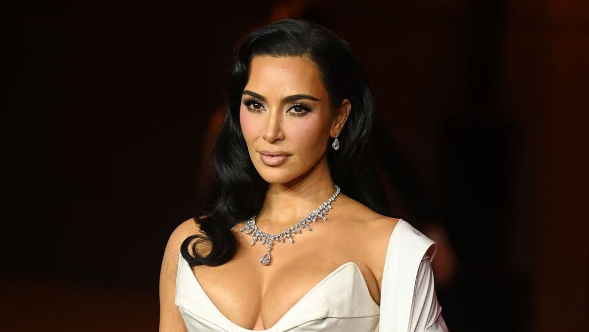 Revelan que Kim Kardashian viaja a México para realizarse tratamiento médico prohibido en Estados Unidos