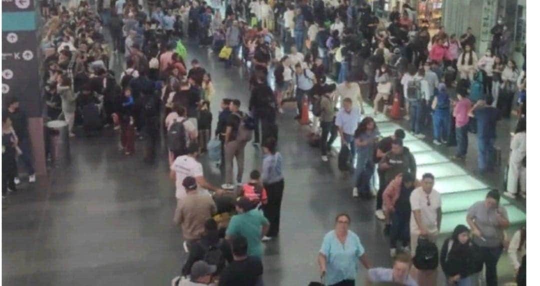 Reportan caos en el AICM por las lluvias; Cancún también ha sufrido cancelaciones de vuelos
