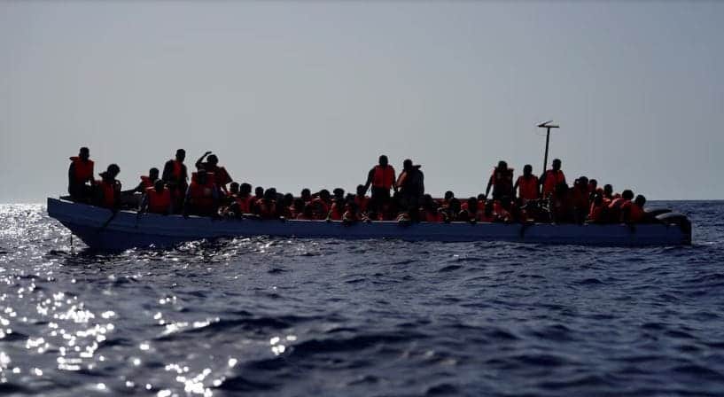 Deja al menos 20 muertos y 27 desaparecidos el naufragio de un barco en las costas de Lampedusa, Italia