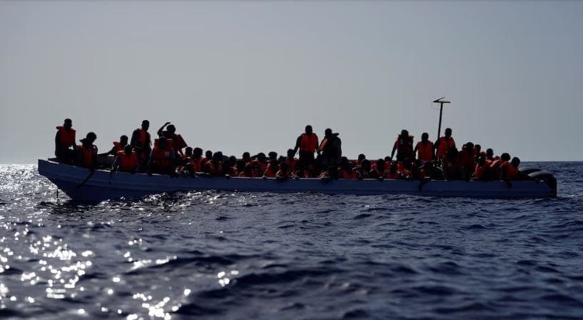Deja al menos 20 muertos y 27 desaparecidos el naufragio de un barco en las costas de Lampedusa, Italia